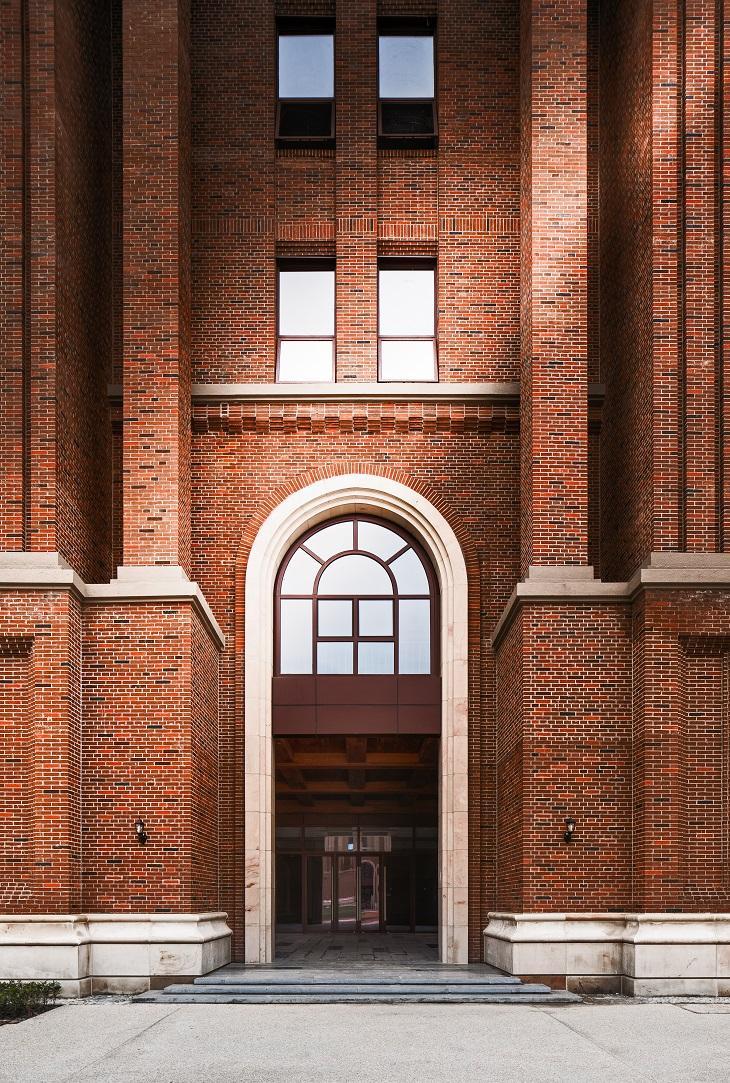 Image of the arched brick doorway of the International Campus of Zhejiang University, framed by red brick walls and pillars